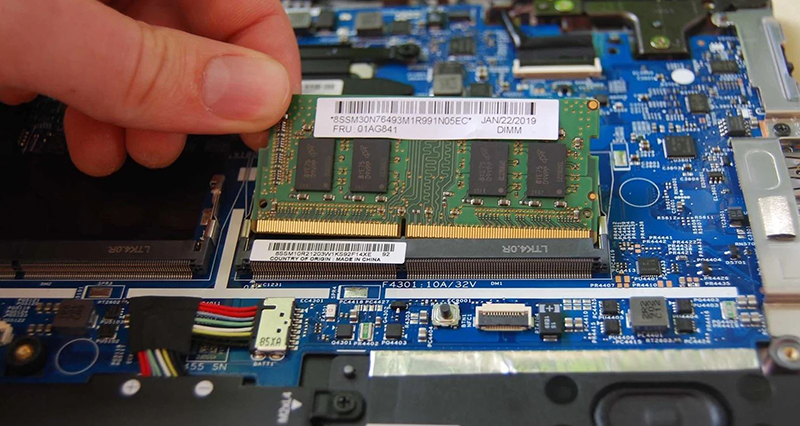 Nâng cấp RAM cho laptop là một trong những cách giúp laptop của bạn chạy nhanh hơn.